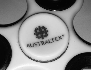 grabado laser en spinner plástico